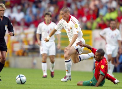 Fernando Torres goes by Costinha in 2004.