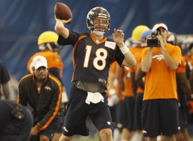 Peyton Manning throwing during indoor drills last week.