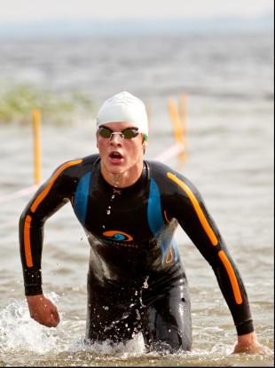 A triathlete heads for T1.
